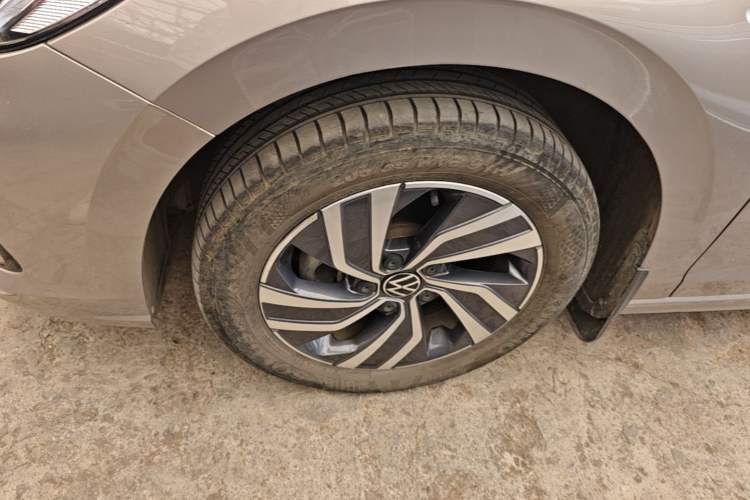 Used Volkswagen Bora 2023 280TSI DSG Comfort Edition Left Front Wheel Hub