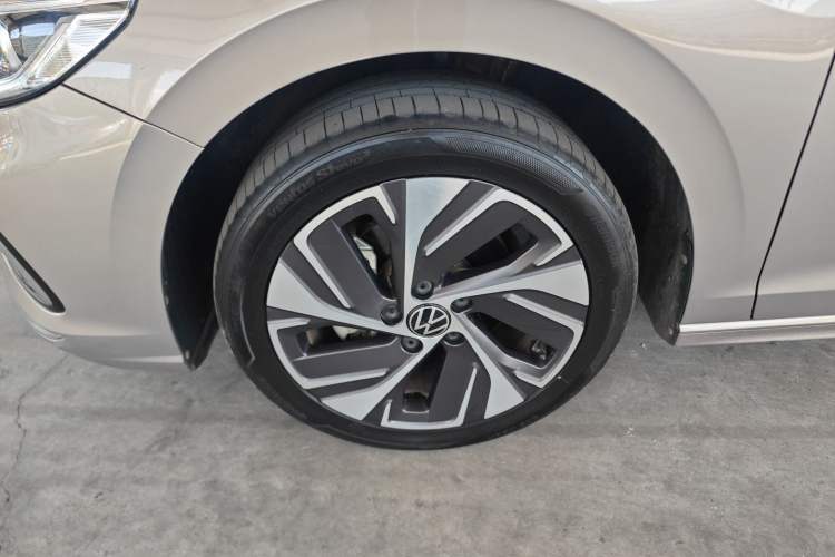Used Volkswagen Bora 2023 300TSI DSG Prestige Edition Left Front Wheel Hub