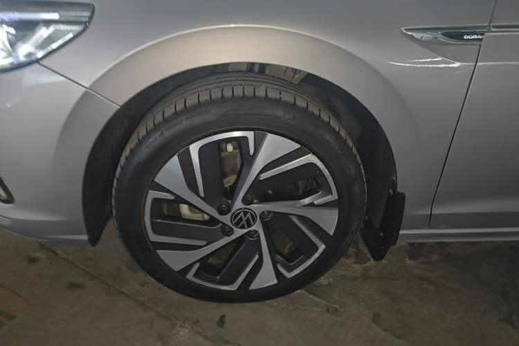 Used Volkswagen Bora 2023 300TSI DSG Prestige Edition Left Front Wheel Hub