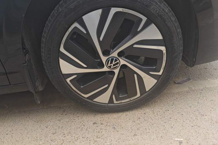 Used Volkswagen Bora 2023 200TSI DSG YueXing PRO Edition Right Front Wheel Hub