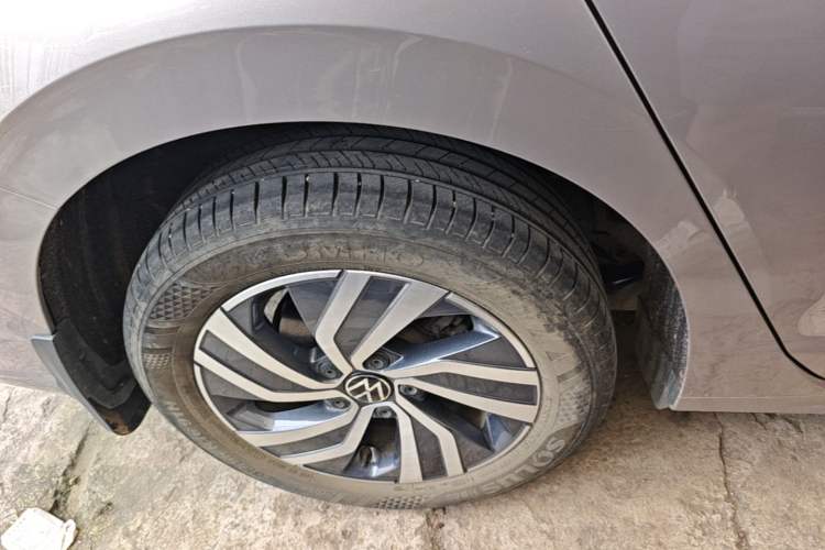 Used Volkswagen Bora 2023 280TSI DSG Comfort Edition Right Rear Wheel Hub