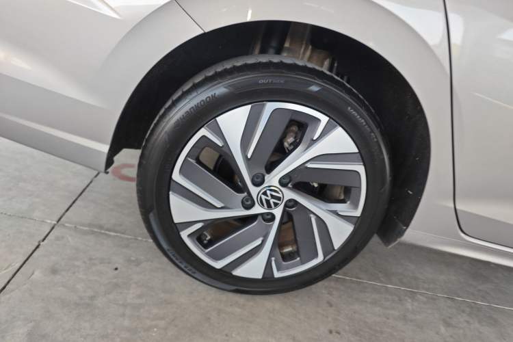 Used Volkswagen Bora 2023 300TSI DSG Prestige Edition Right Rear Wheel Hub