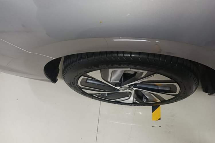 Used Volkswagen Bora 2023 280TSI DSG Prestige Edition Right Rear Wheel Hub