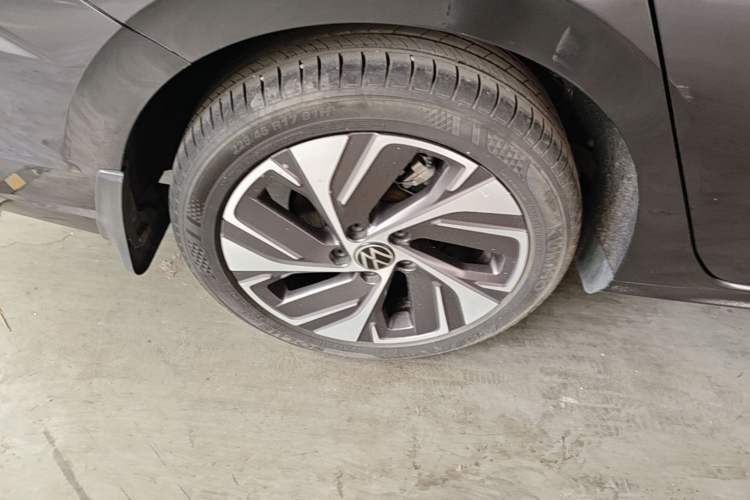 Used Volkswagen Bora 2023 280TSI DSG Prestige Edition Right Rear Wheel Hub