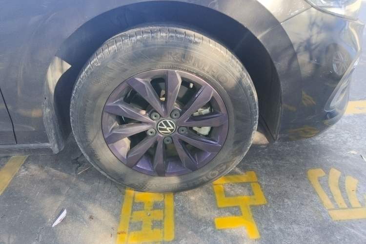 Used Volkswagen Bora 2023 200TSI DSG Comfort Edition Right Front Wheel Hub