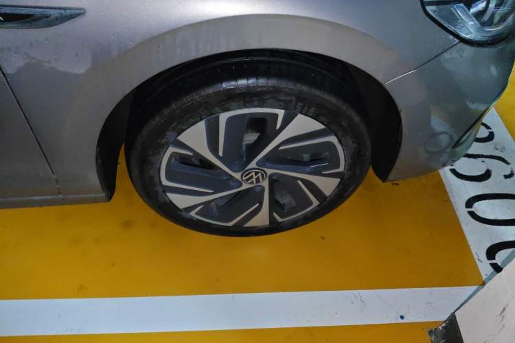 Used Volkswagen Bora 2023 280TSI DSG Prestige Edition Right Front Wheel Hub