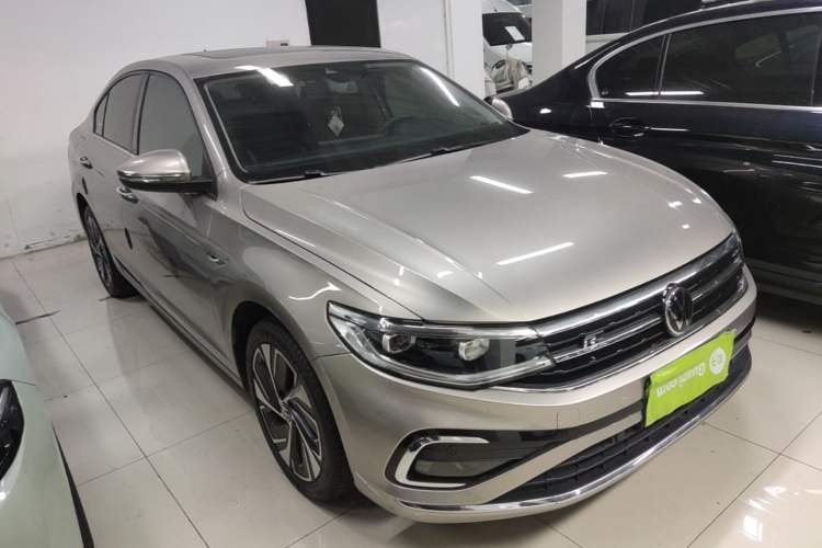 Used Volkswagen Bora 2023 280TSI DSG Prestige Edition Front Right 45 Deg