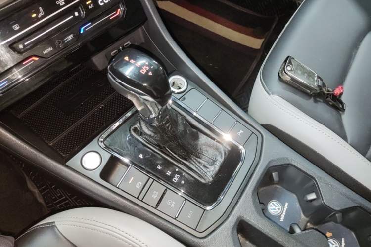 Used Volkswagen Bora 2023 280TSI DSG Prestige Edition Gear Lever