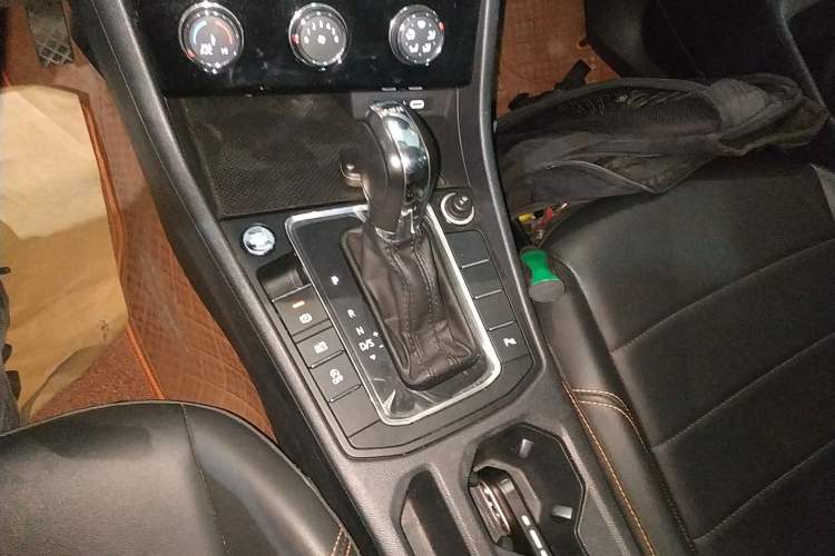 Used Volkswagen Bora 2023 200TSI DSG YueXing PRO Edition Gear Lever