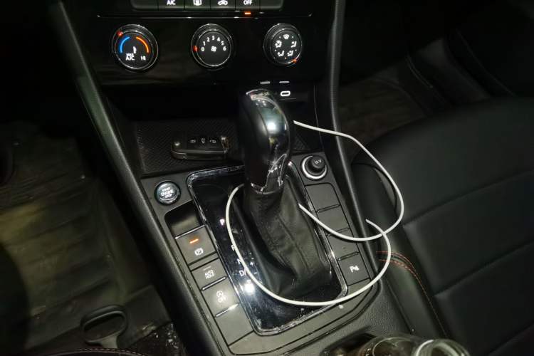 Used Volkswagen Bora 2023 200TSI DSG Smart Drive Version Gear Lever
