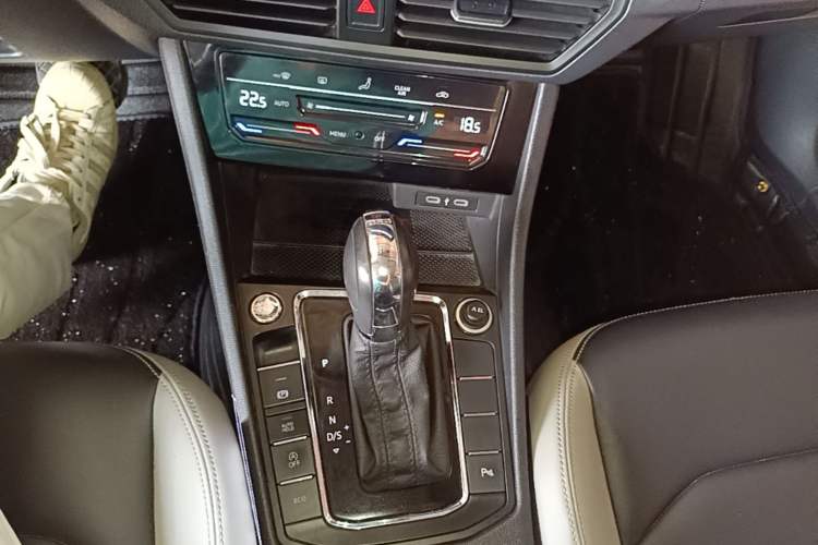 Used Volkswagen Bora 2023 300TSI DSG Prestige Edition Gear Lever