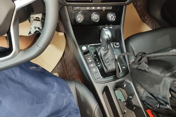 Used Volkswagen Bora 2023 200TSI DSG YueXing PRO Edition Gear Lever