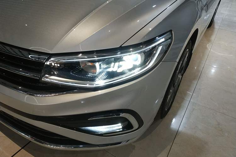 Used Volkswagen Bora 2023 200TSI DSG YueXing PRO Edition Left Front Headlight