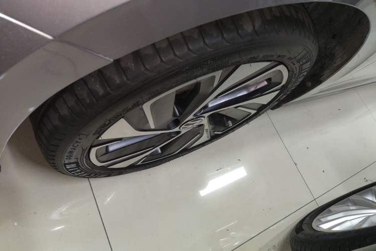 Used Volkswagen Bora 2023 280TSI DSG Prestige Edition Left Front Wheel Hub