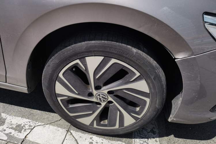 Used Volkswagen Bora 2023 280TSI DSG Prestige Edition Right Front Wheel Hub