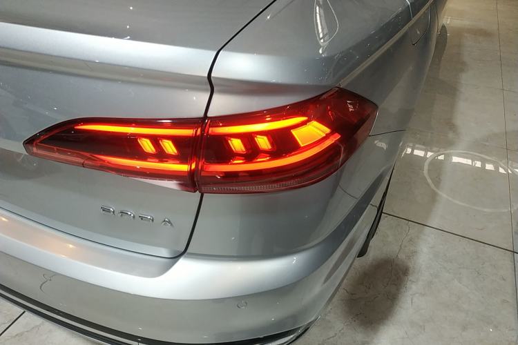 Used Volkswagen Bora 2023 200TSI DSG YueXing PRO Edition Right Rear Taillight