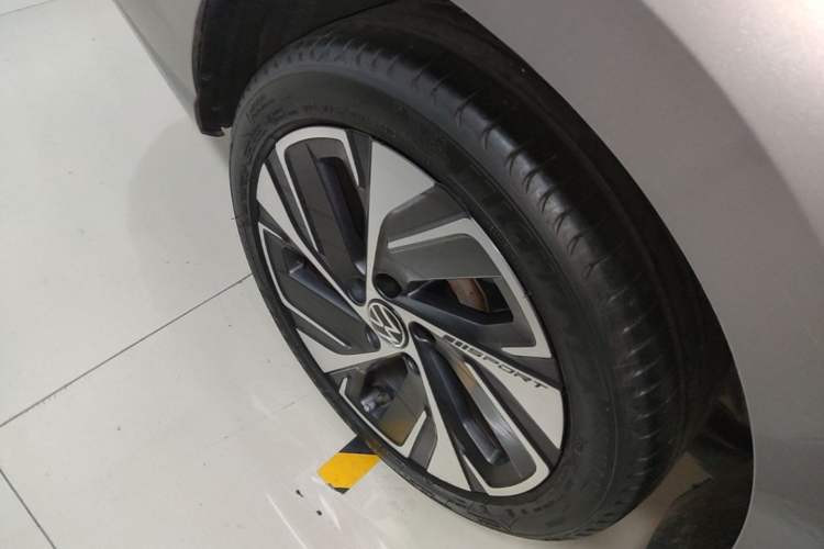 Used Volkswagen Bora 2023 280TSI DSG Prestige Edition Right Rear Wheel Hub