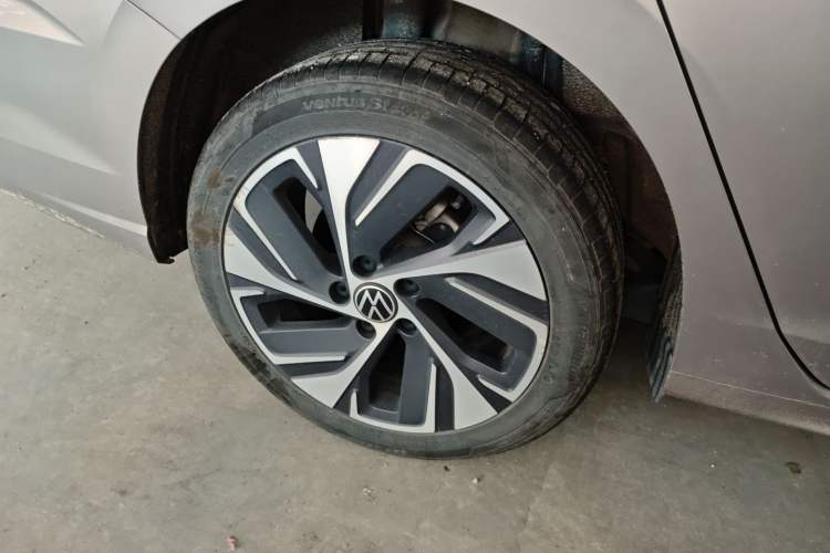 Used Volkswagen Bora 2023 300TSI DSG Prestige Edition Right Rear Wheel Hub