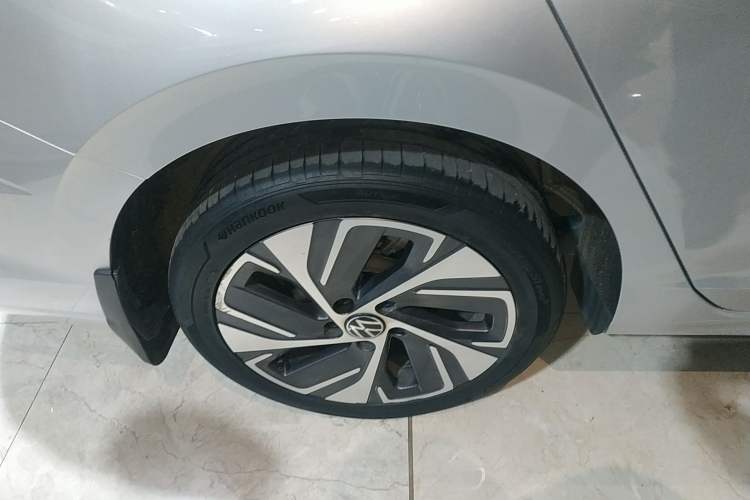 Used Volkswagen Bora 2023 200TSI DSG YueXing PRO Edition Right Rear Wheel Hub
