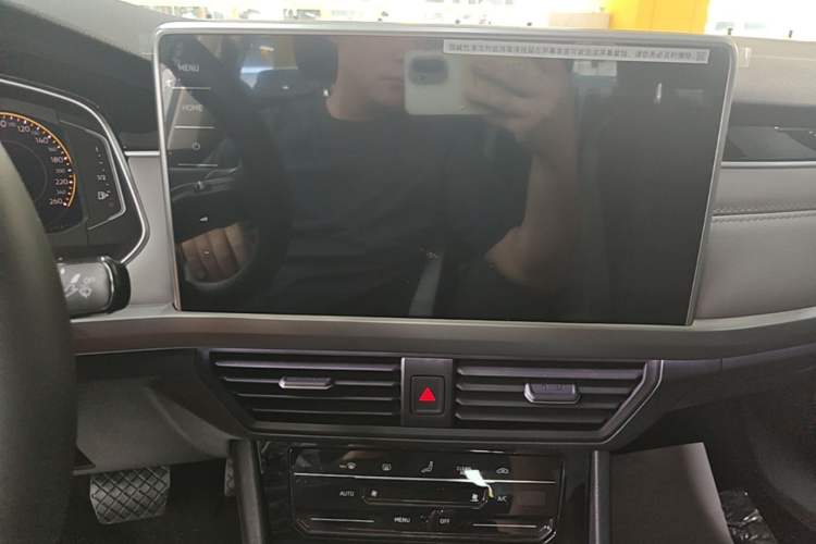 Used Volkswagen Bora 2023 300TSI DSG Prestige Edition Audio And AC Panel
