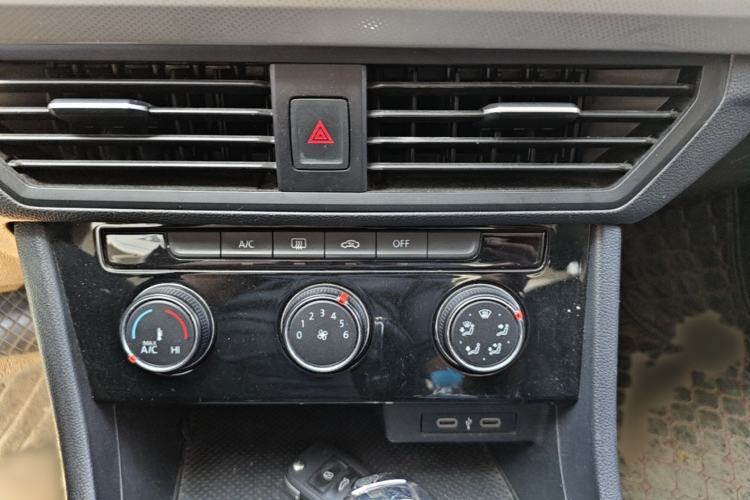 Used Volkswagen Bora 2023 200TSI DSG Enjoyment Edition Audio And AC Panel