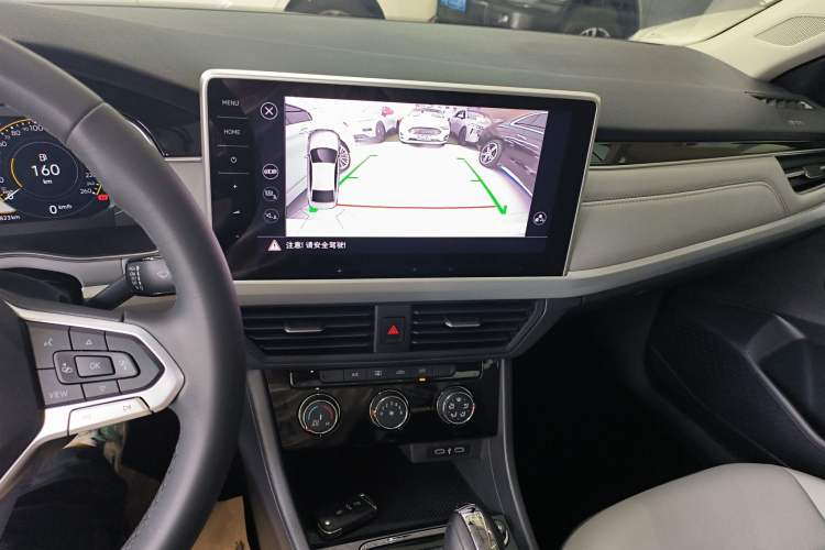 Used Volkswagen Bora 2023 200TSI DSG SmartDrive PRO Edition Audio And AC Panel