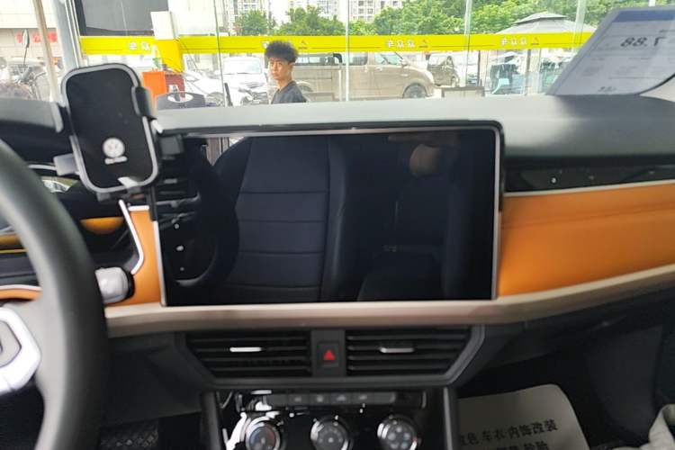 Used Volkswagen Bora 2023 280TSI DSG Comfort Edition Audio And AC Panel