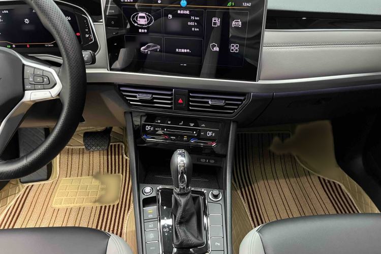 Used Volkswagen Bora 2023 300TSI DSG Prestige Edition Audio And AC Panel