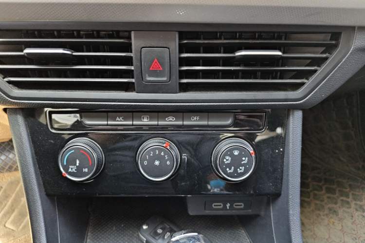 Used Volkswagen Bora 2023 200TSI DSG Enjoyment Edition Audio And AC Panel