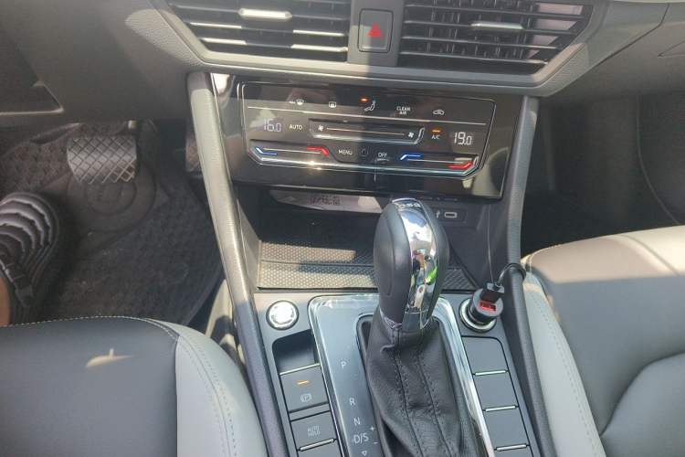 Used Volkswagen Bora 2023 280TSI DSG Prestige Edition Audio And AC Panel