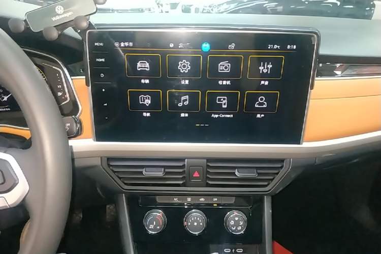 Used Volkswagen Bora 2023 200TSI DSG YueXing PRO Edition Audio And AC Panel