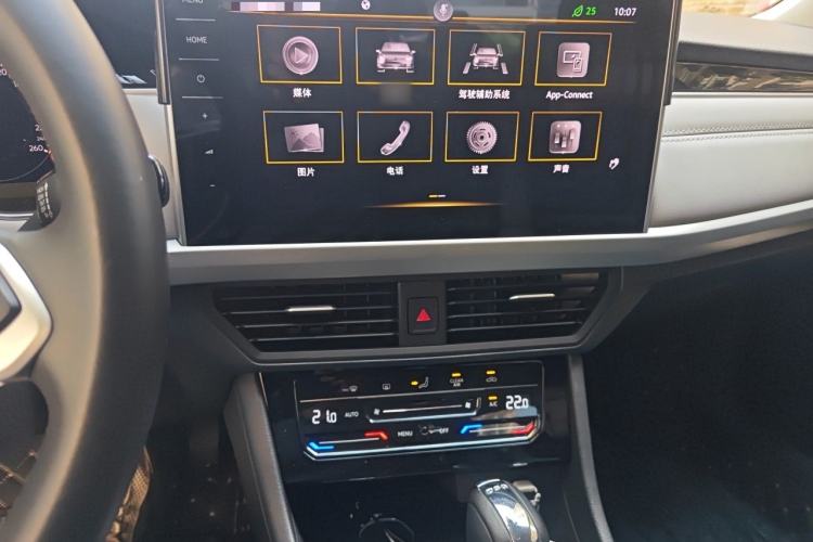 Used Volkswagen Bora 2023 280TSI DSG Prestige Edition Audio And AC Panel