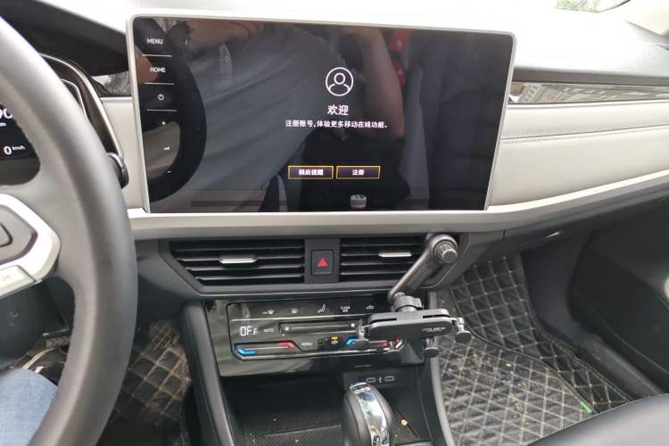 Used Volkswagen Bora 2023 300TSI DSG Prestige Edition Audio And AC Panel