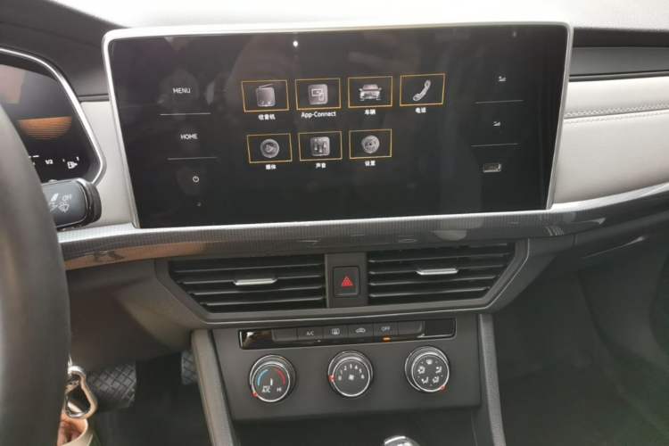 Used Volkswagen Bora 2023 200TSI DSG Comfort Edition Audio And AC Panel