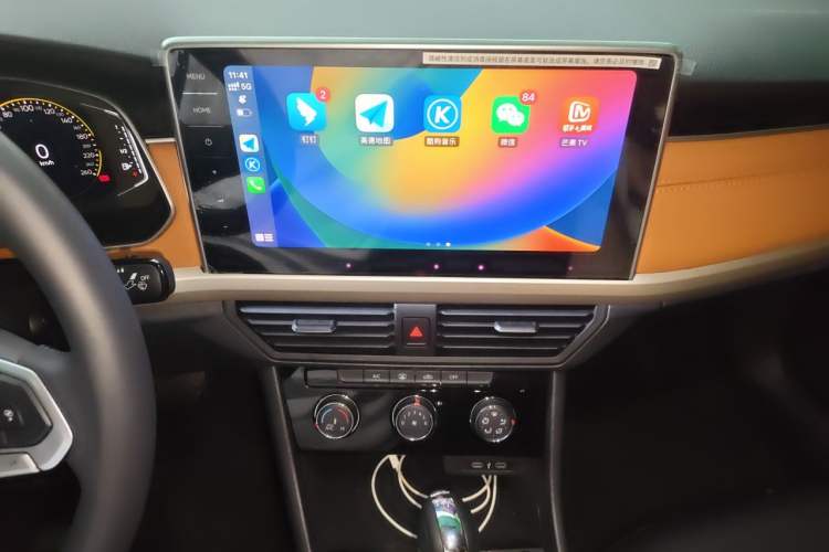 Used Volkswagen Bora 2023 200TSI DSG Smart Drive Version Audio And AC Panel
