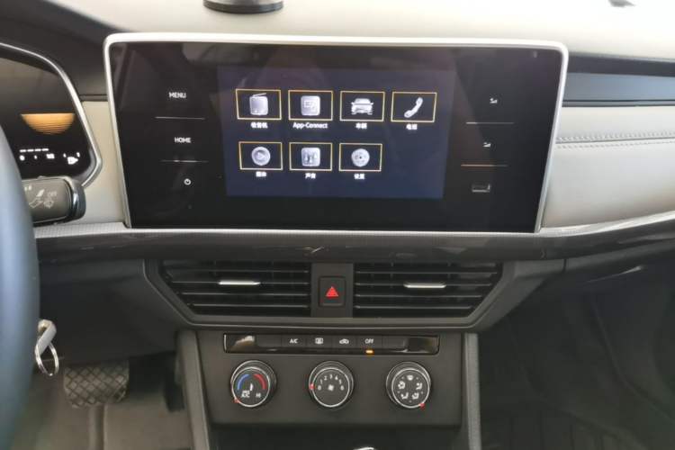 Used Volkswagen Bora 2023 200TSI DSG Comfort Edition Audio And AC Panel