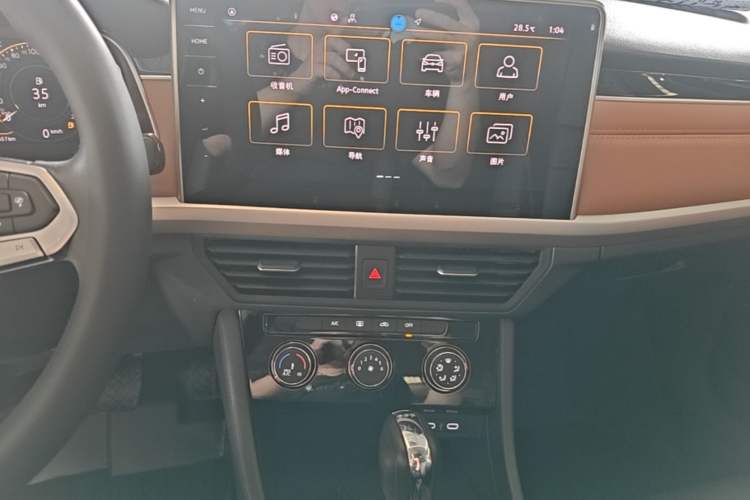 Used Volkswagen Bora 2023 200TSI DSG YueXing PRO Edition Audio And AC Panel
