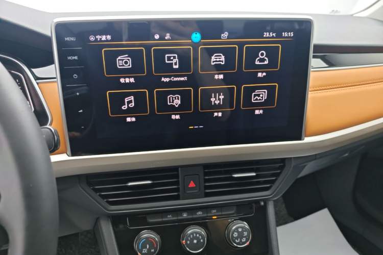 Used Volkswagen Bora 2023 200TSI DSG YueXing PRO Edition Audio And AC Panel