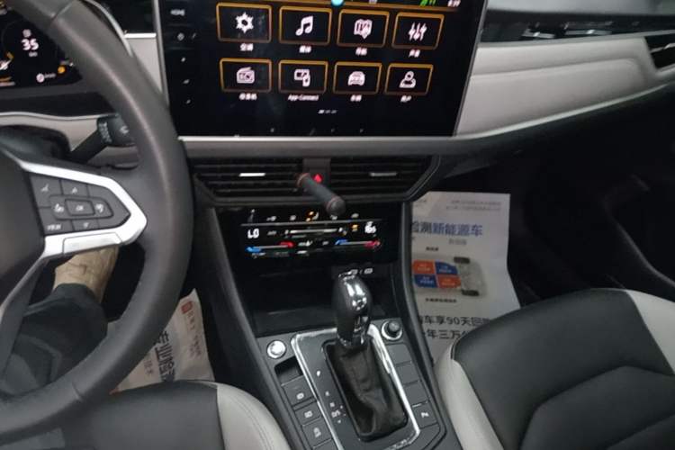 Used Volkswagen Bora 2023 300TSI DSG Prestige Edition Audio And AC Panel