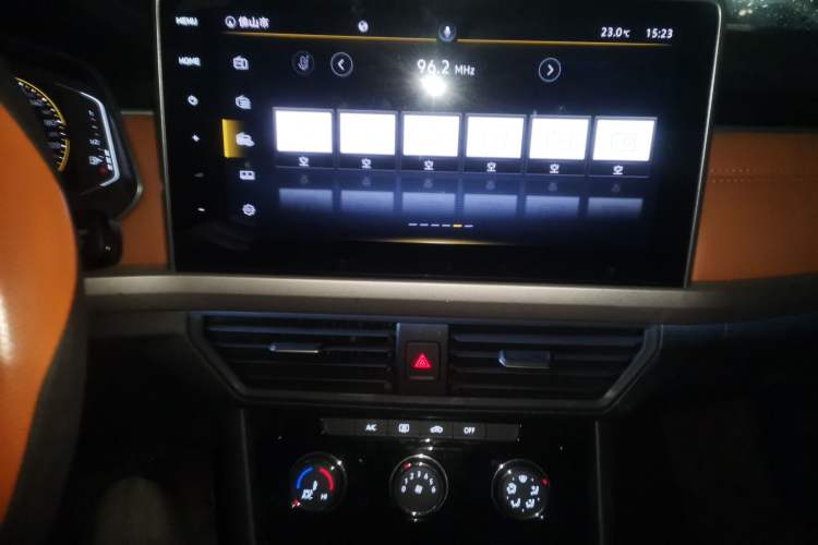 Used Volkswagen Bora 2023 200TSI DSG YueXing PRO Edition Audio And AC Panel