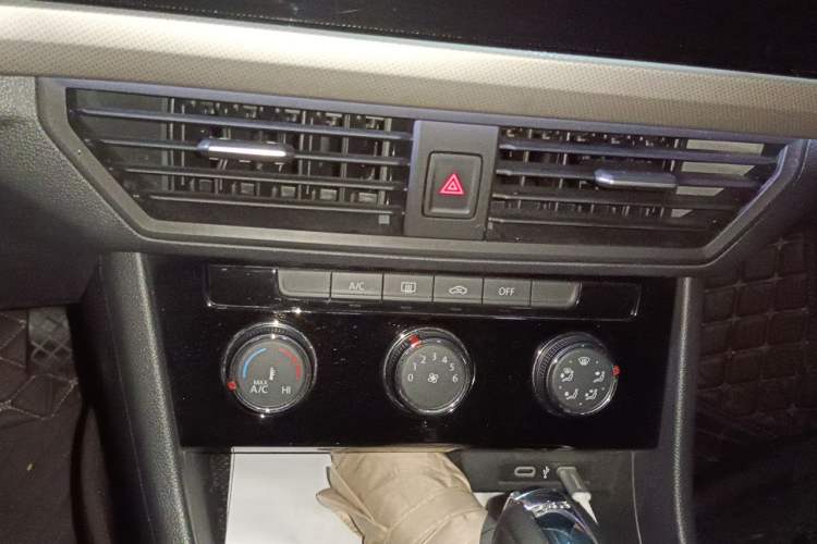 Used Volkswagen Bora 2023 200TSI DSG Smart Drive Version Audio And AC Panel