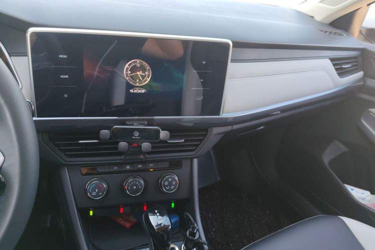 Used Volkswagen Bora 2023 200TSI DSG Comfort Edition Audio And AC Panel