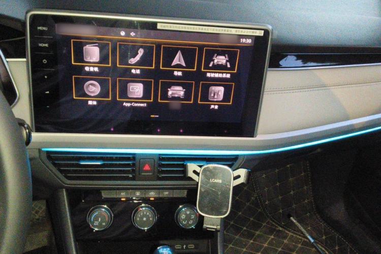 Used Volkswagen Bora 2023 200TSI DSG YueXing PRO Edition Audio And AC Panel