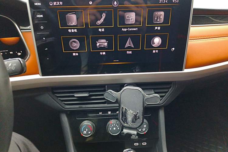 Used Volkswagen Bora 2023 200TSI DSG Smart Drive Version Audio And AC Panel