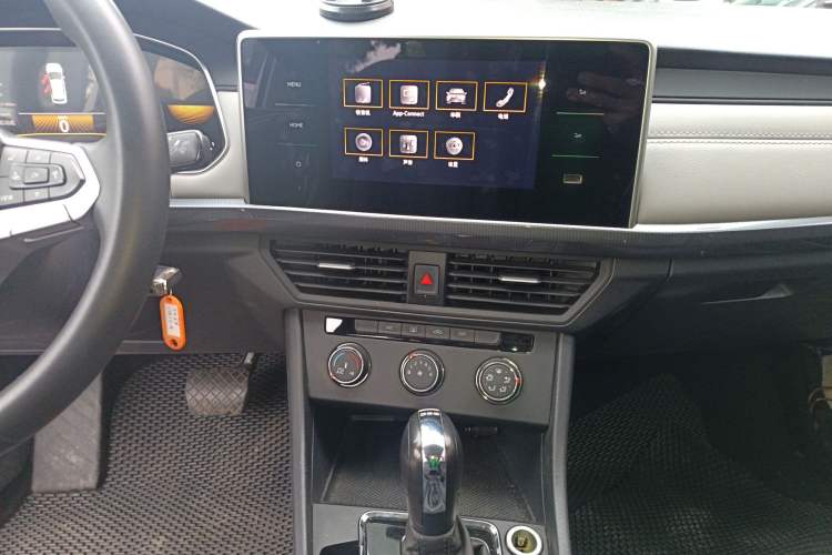 Used Volkswagen Bora 2023 200TSI DSG Comfort Edition Audio And AC Panel