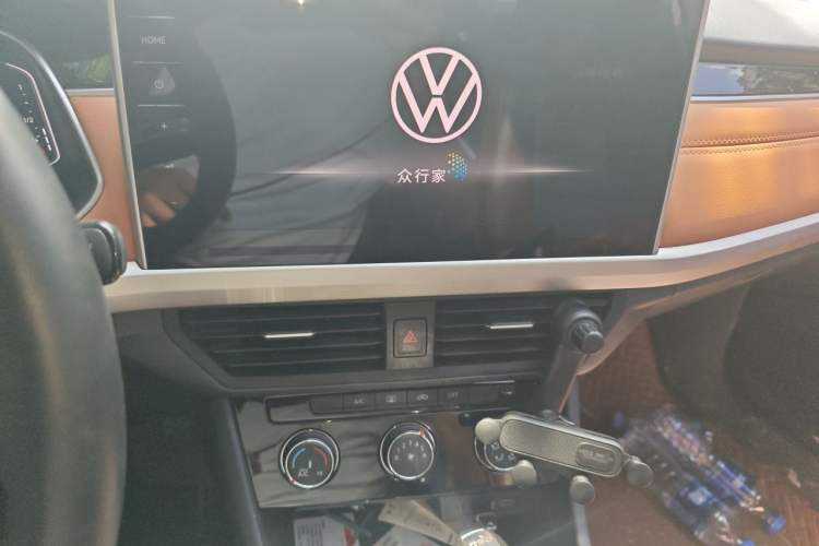Used Volkswagen Bora 2023 200TSI DSG SmartDrive PRO Edition Audio And AC Panel