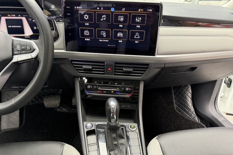 Used Volkswagen Bora 2023 300TSI DSG Prestige Edition Audio And AC Panel