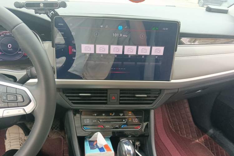 Used Volkswagen Bora 2023 300TSI DSG Prestige Edition Audio And AC Panel
