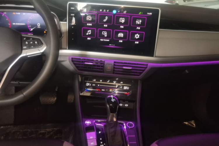 Used Volkswagen Bora 2023 300TSI DSG Prestige Edition Audio And AC Panel