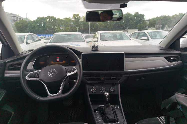 Used Volkswagen Bora 2023 200TSI DSG Comfort Edition Center Console